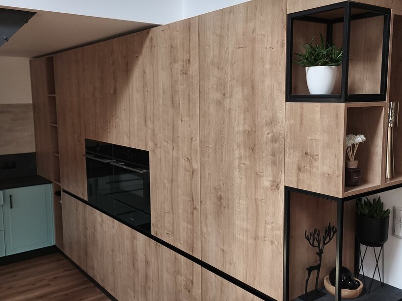 Když se design potká s funkcí: Prohlídka moderní kuchyně s prémiovým kováním Když se design potká s funkcí: Prohlídka moderní kuchyně s prémiovým kováním