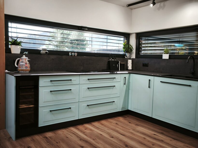 Když se design potká s funkcí: Prohlídka moderní kuchyně s prémiovým kováním Když se design potká s funkcí: Prohlídka moderní kuchyně s prémiovým kováním