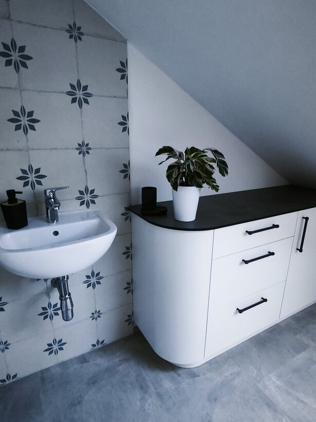 INSPIRACE: JAK NA DOKONALOU PODKROVNÍ KOUPELNU?