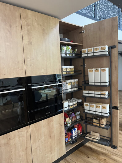 Když se design potká s funkcí: Prohlídka moderní kuchyně s prémiovým kováním Když se design potká s funkcí: Prohlídka moderní kuchyně s prémiovým kováním