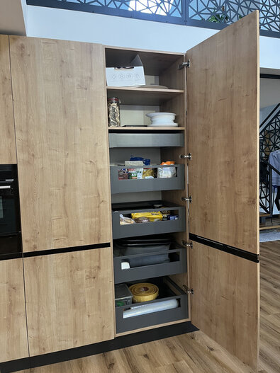 Když se design potká s funkcí: Prohlídka moderní kuchyně s prémiovým kováním Když se design potká s funkcí: Prohlídka moderní kuchyně s prémiovým kováním