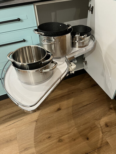 Když se design potká s funkcí: Prohlídka moderní kuchyně s prémiovým kováním Když se design potká s funkcí: Prohlídka moderní kuchyně s prémiovým kováním