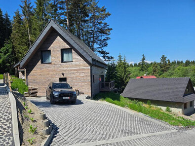 Novostavba chaty Paja z jedné strany…