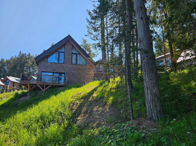 …. I z té druhé strany. Zimní kulisy si přimyslete sami.