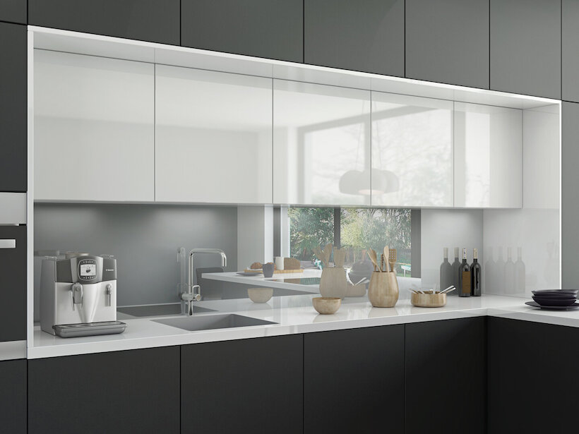 Glass tiling in the kitchen Glass tiling in the kitchen